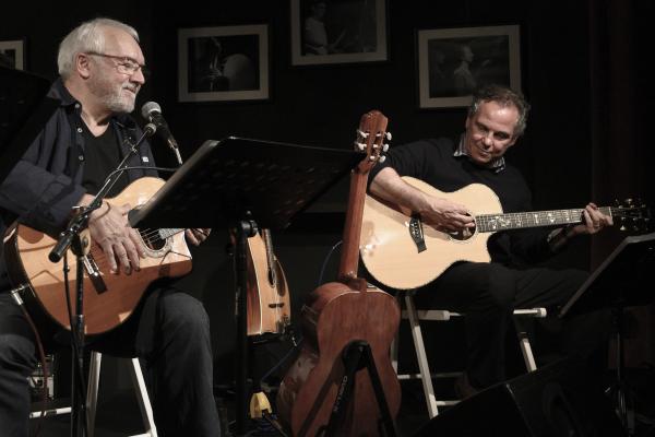 LA POESIA ES UN ARMA CARGADA DE FUTURO