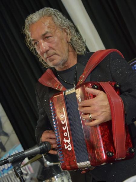 DOMENICA DI BALLO AL BENASSI CON BUDRIESI E LA SUA BAND