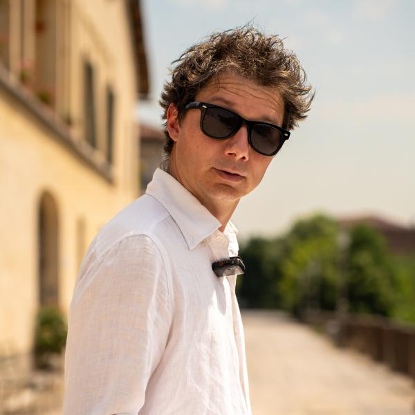 Luca Sbrab "Meglio fuori che dentro"