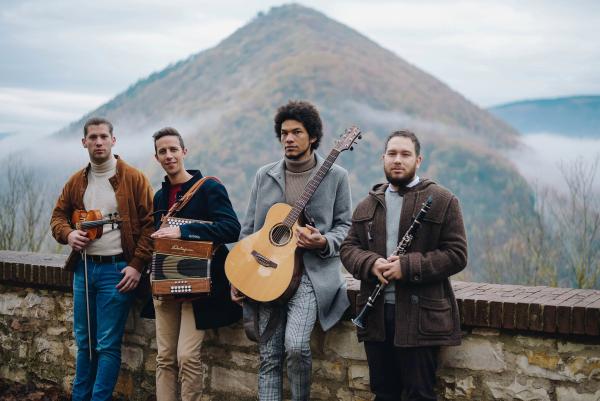 KARAMAUS in concerto