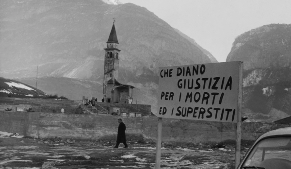 JONATHAN ZENTI. Il Vajont dopo il Vajont. 60 anni di ricostruzione urbanistica e umana