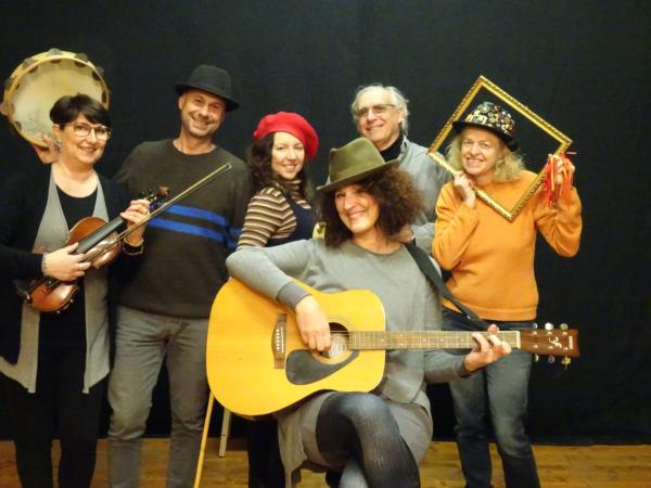 CANTI E BALLI POPOLARI AI DOCKS DORA