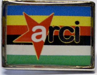 Spilla bandiera ARCI